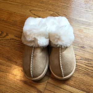 BRAND NEW Fuzzy Tan Slippers